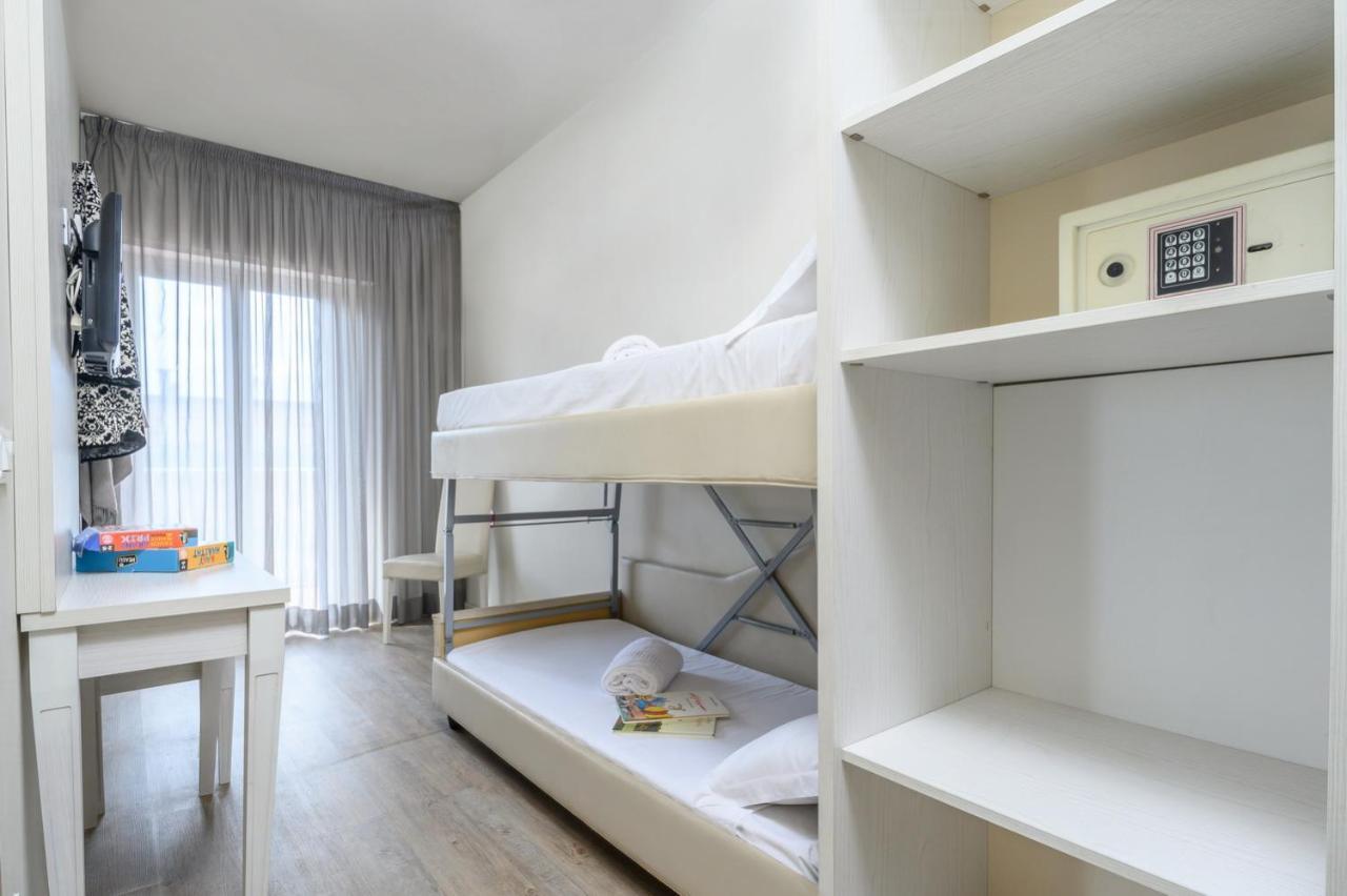 Atlas Hotel Riccione Exterior photo